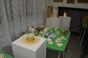Varovanci VDC Vrba so razstavili prelepe izdelke in glasbeno popestrili program 8
